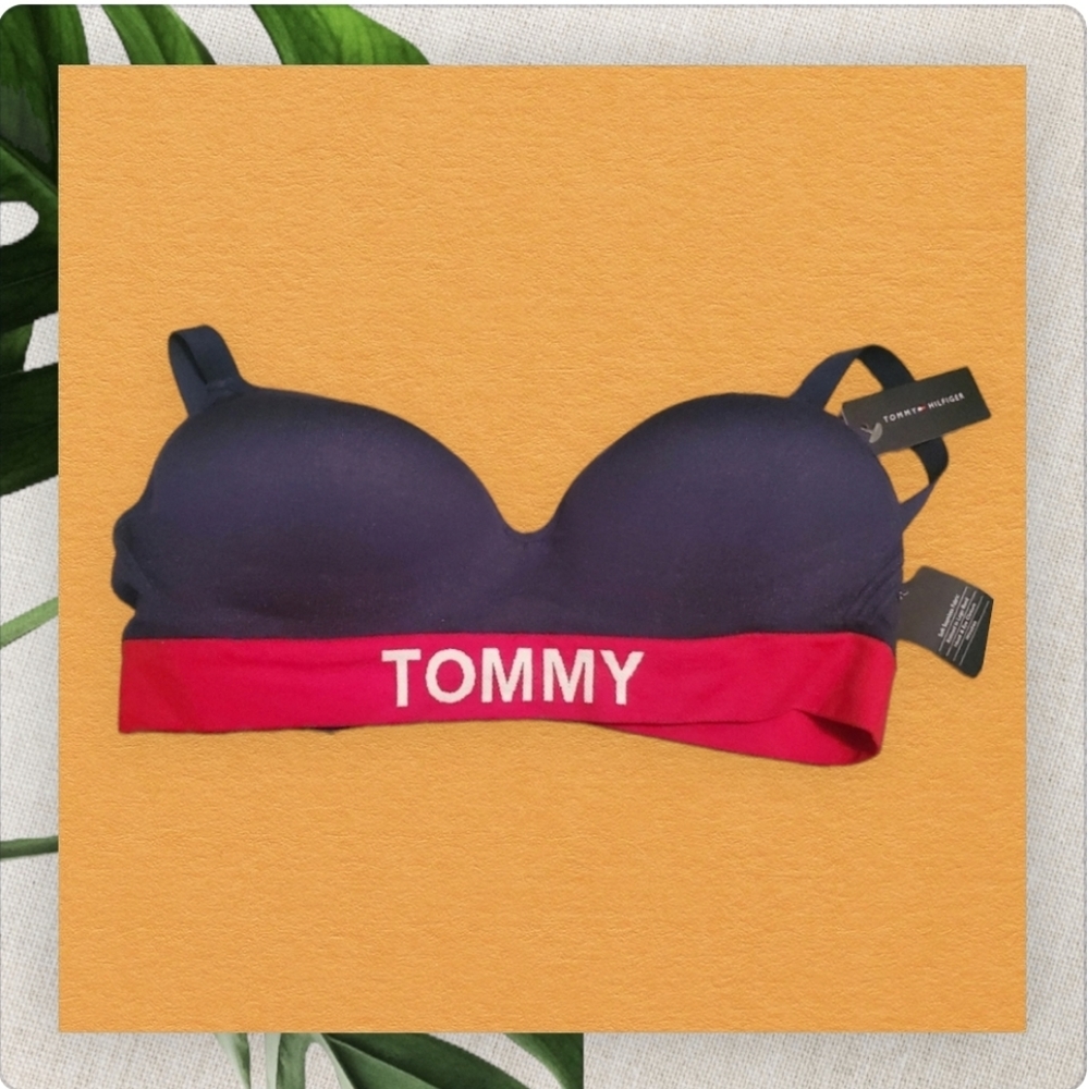 NWT - Tommy Hilfiger Seamless Bra